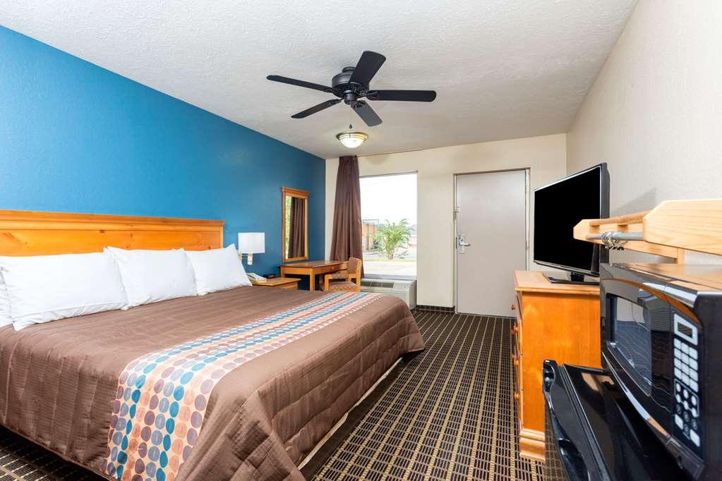 Days Inn By Wyndham Forest Habitación foto