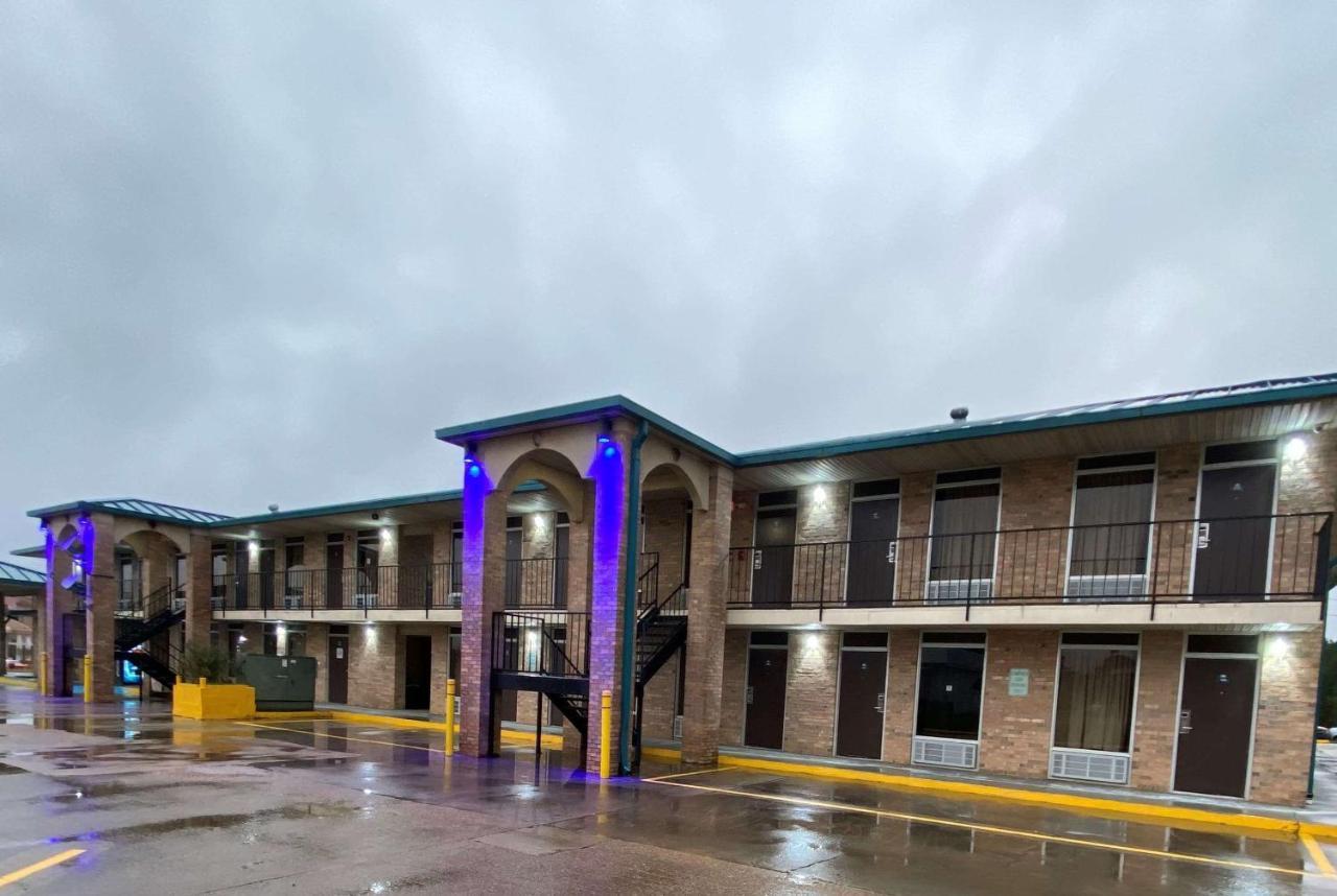 Days Inn By Wyndham Forest Exterior foto